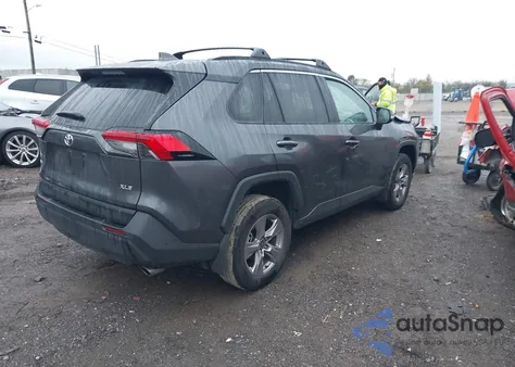 2023 Toyota Rav4 Xle z USA, uszkodzony, nr VIN 2T3W1RFV2PC223887